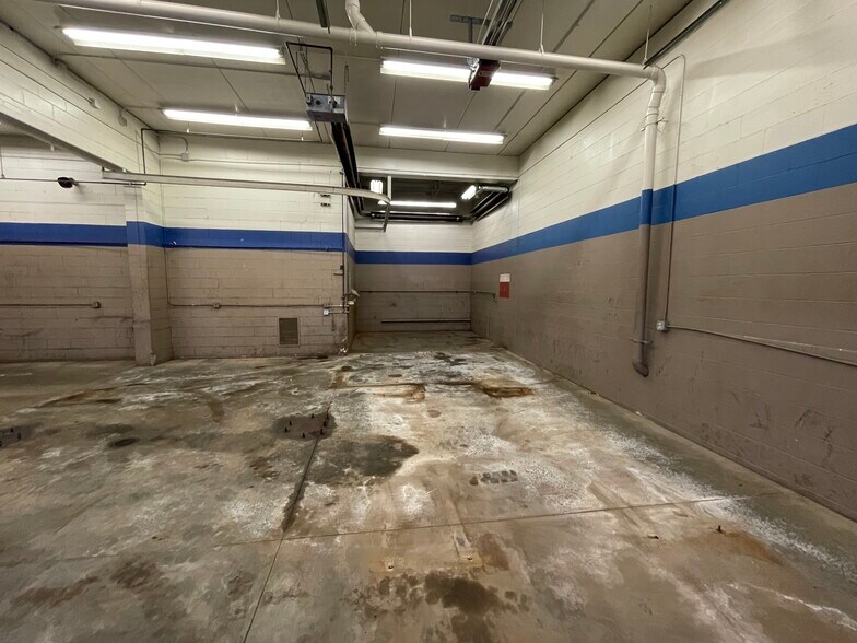 More Photos Of 5500 W Broadway Ave, Minneapolis Storefront Retail Office For Sale