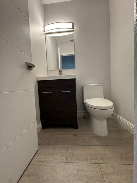 More Photos Of 7555-7575 W 2nd Ct, Hialeah Warehouse For Sale