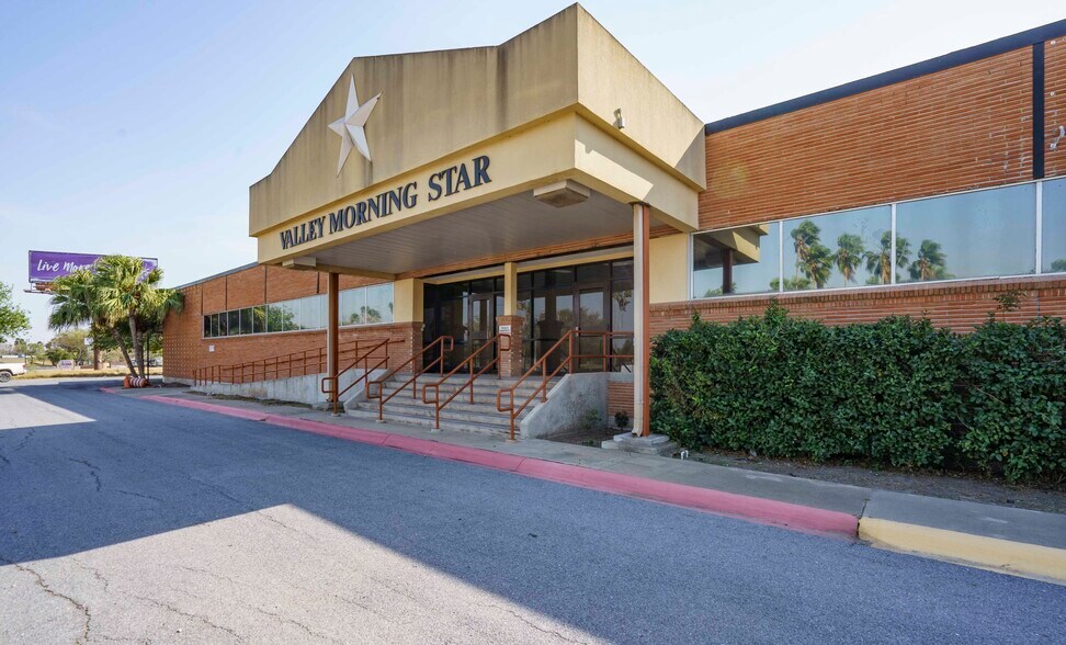 More Photos Of 1310 S Commerce St, Harlingen Office For Sale