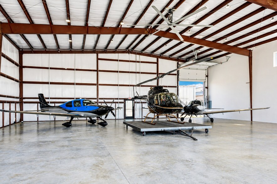 More Photos Of 3000 Westcourt rd, Denton Airplane Hangar For Sale