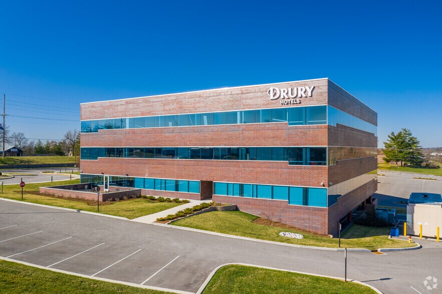 More Photos Of 13075 Manchester Rd, Des Peres Office For Lease