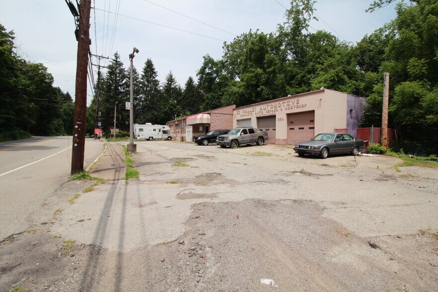 More Photos Of 801 Universal Rd, Pittsburgh Auto Repair For Sale
