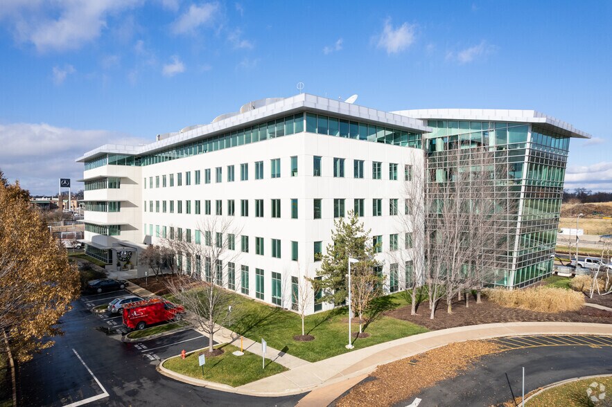 More Photos Of 1001 Highlands Plaza Dr, Saint Louis Office For Sale