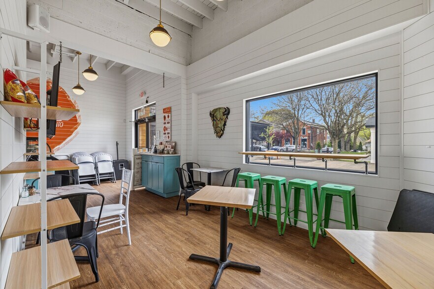 More Photos Of 402 Center St, Lewiston Restaurant For Lease