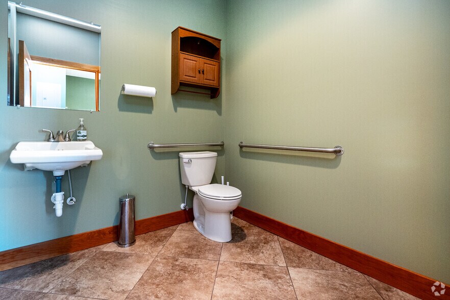 More Photos Of 450107-450115 State Road 200, Callahan Office For Sale