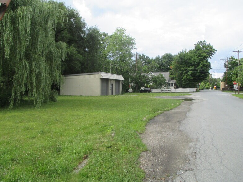 More Photos Of 3 Vine St, Greenwood Lake Warehouse For Lease