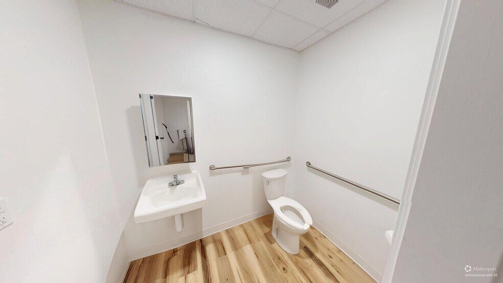 More Photos Of 400 W Cervantes St, Pensacola Flex For Lease