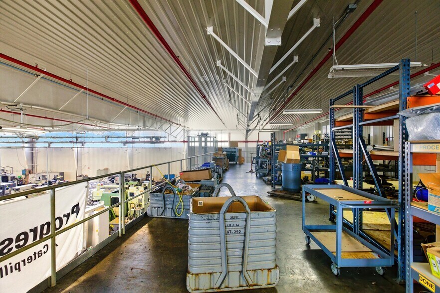 More Photos Of 3581 Mercantile Ave, Naples Manufacturing For Lease