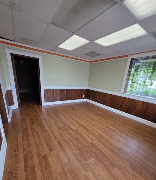 More Photos Of 2913 Governors Dr, Huntsville Office For Lease