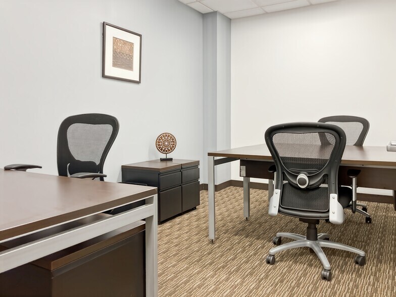 More Photos Of 3131 S Vaughn Way, Aurora Unknown For Lease