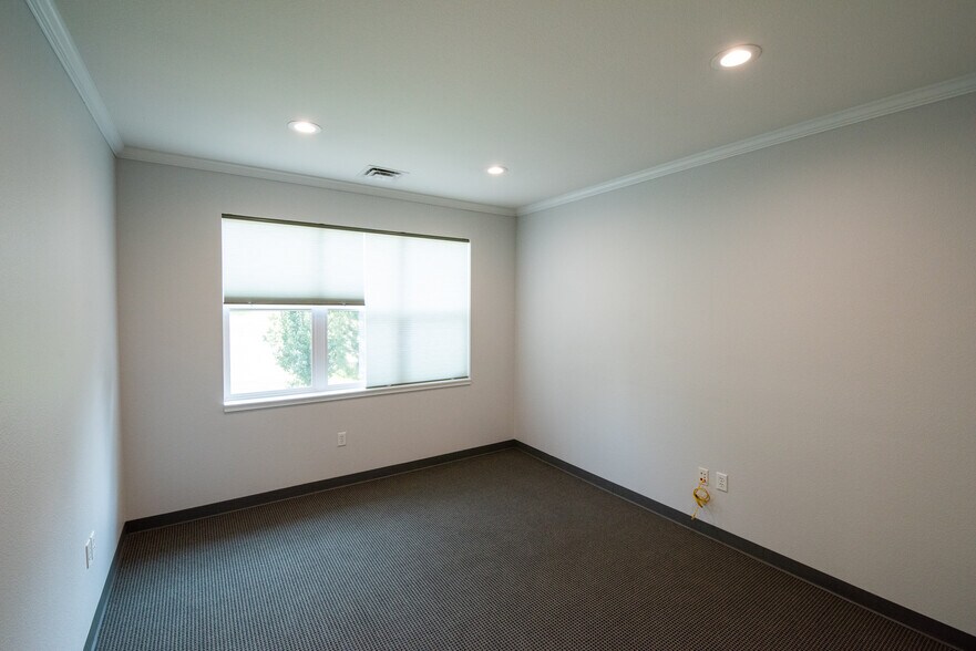 More Photos Of 68 Inverness Ln E, Englewood Loft Creative Space For Lease