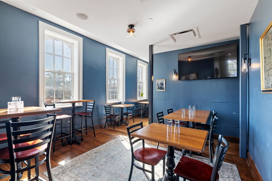 More Photos Of 6811 Hickory St, Tinley Park Bar For Sale