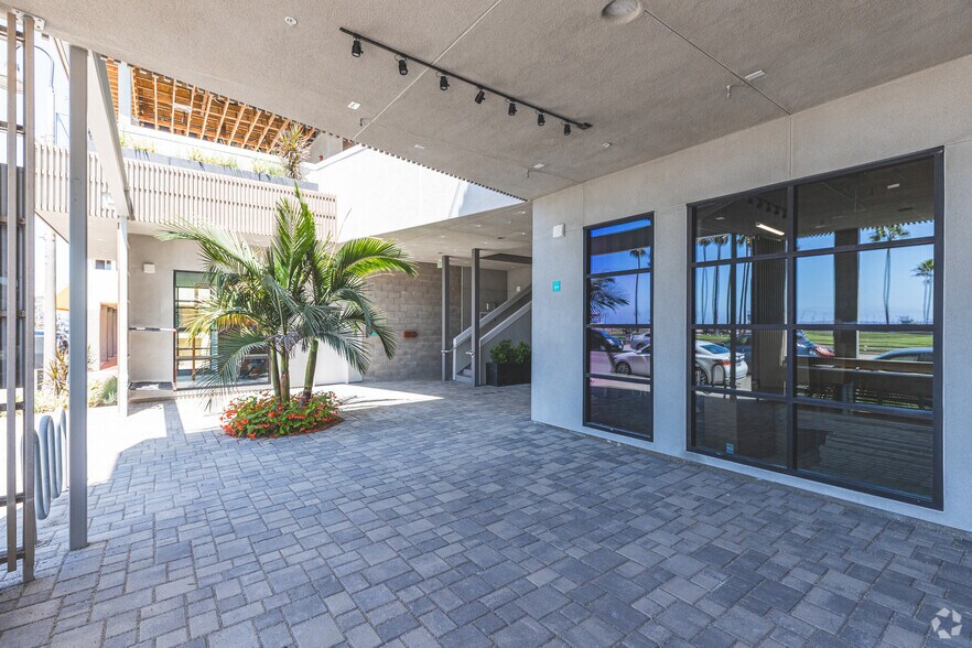 More Photos Of 951 Seacoast Dr, Imperial Beach Restaurant For Lease