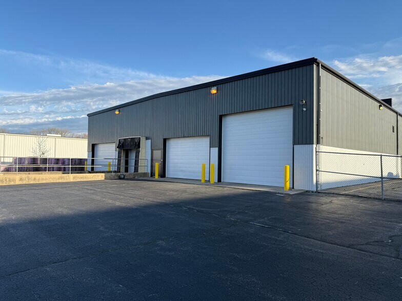 More Photos Of 1850 Velp Ave, Howard Warehouse For Lease