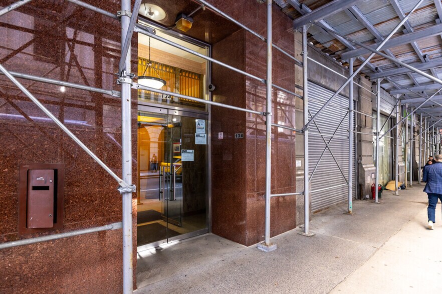 More Photos Of 134-142 W 37th St, New York Office For Lease
