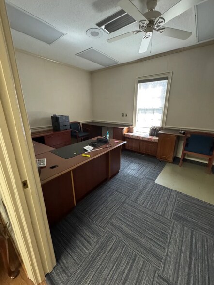 More Photos Of 9112 Virginia Ave, Bassett Office For Sale