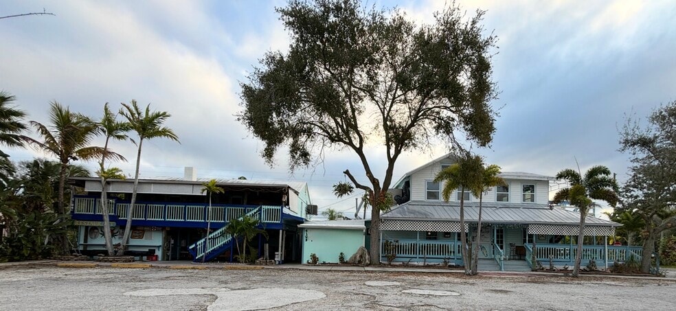 More Photos Of 4391 Dixie Hwy NE, Palm Bay Restaurant For Sale