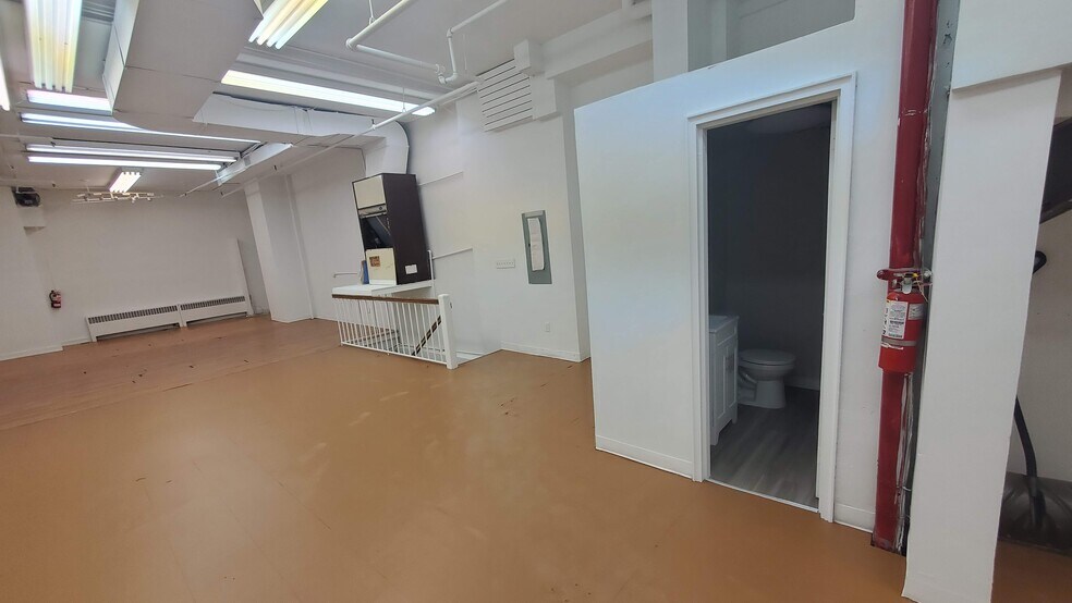 More Photos Of 16 W 37th St, New York Office For Lease
