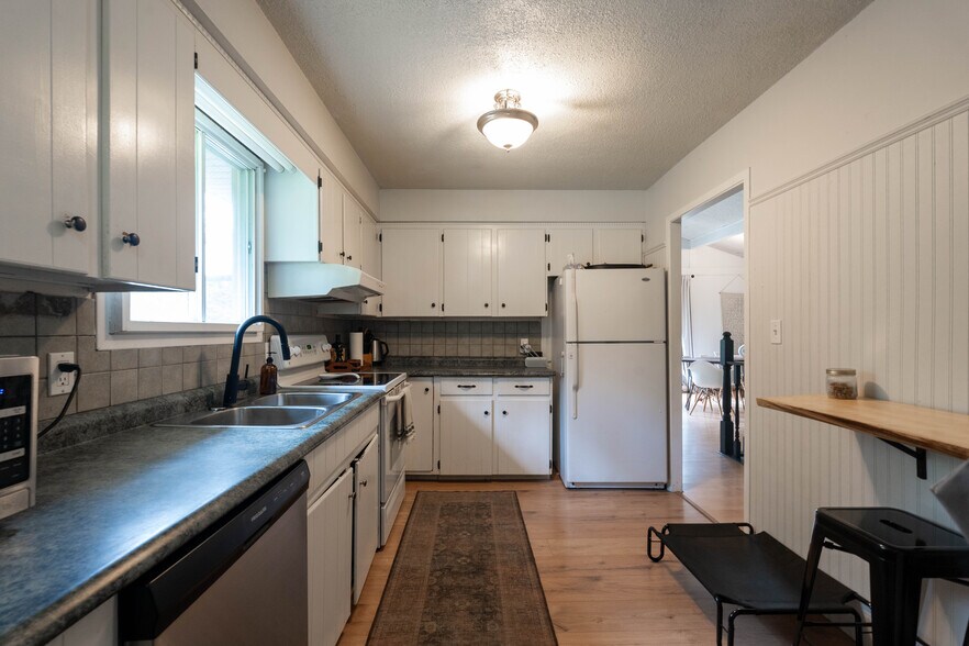 More Photos Of 2883 HWY-60, Dwight Trailer Camper Park For Sale