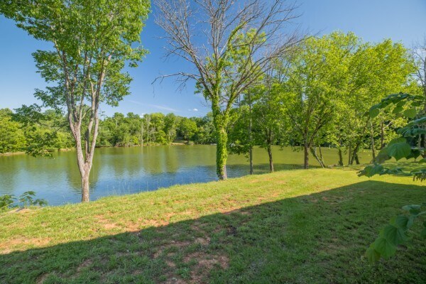 More Photos Of 410 Dinah Shore Blvd, Winchester Office Residential For Sale