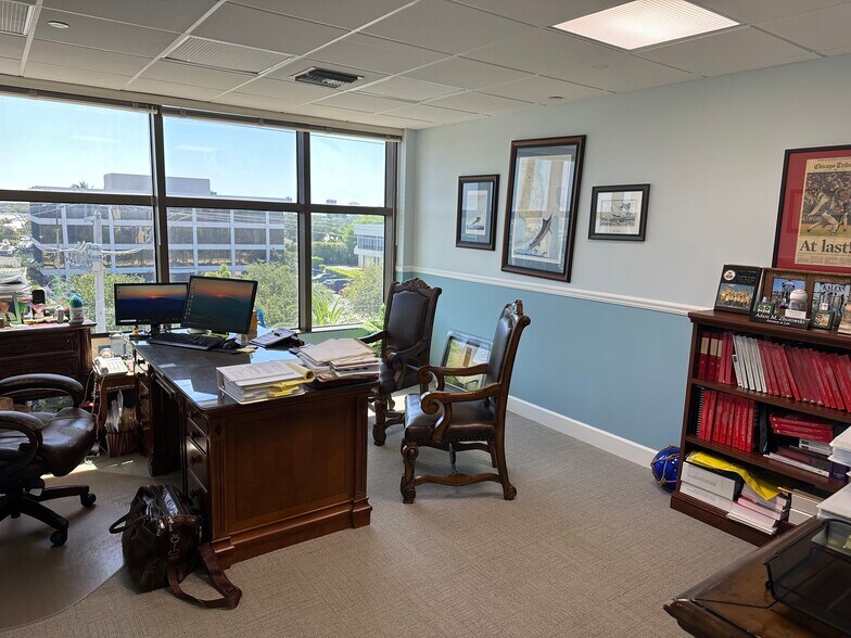 More Photos Of 631 US Highway 1, North Palm Beach Office For Sale