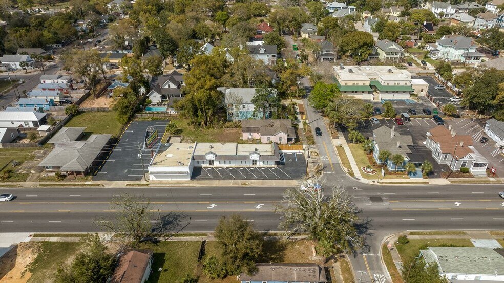 More Photos Of 400 W Cervantes St, Pensacola Flex For Lease