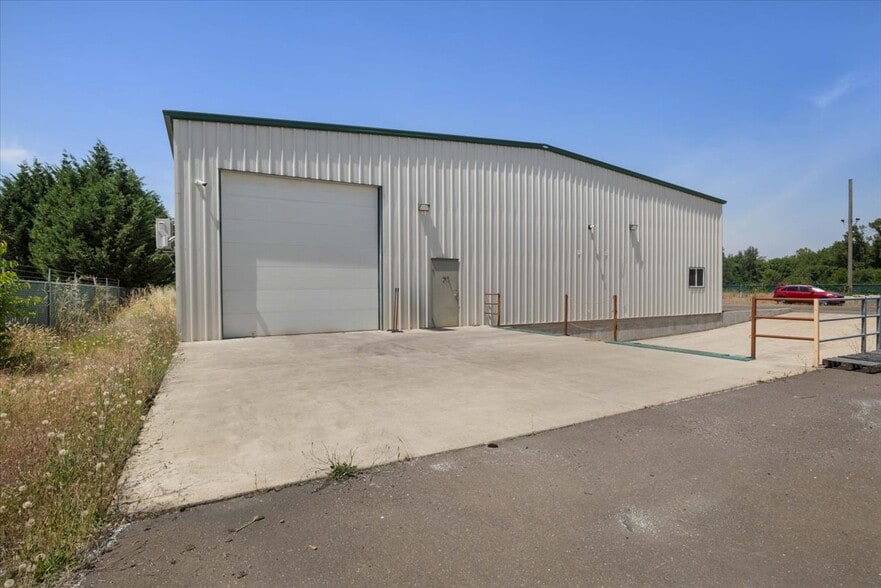 More Photos Of 600 Goldfish Farm Rd SE, Albany Warehouse For Lease