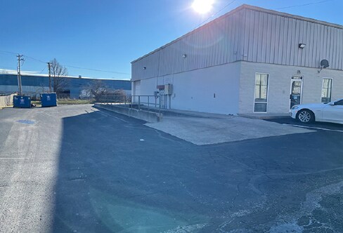 More Photos Of 470 Conway Ct, Lexington Light Distribution For Lease