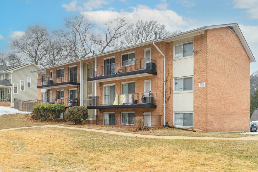 More Photos Of 6444 5th Ave, Takoma Park Apartments For Sale