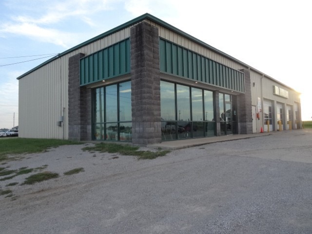 Primary Photo Of 106 S Sunset Dr, Butler Auto Repair For Sale