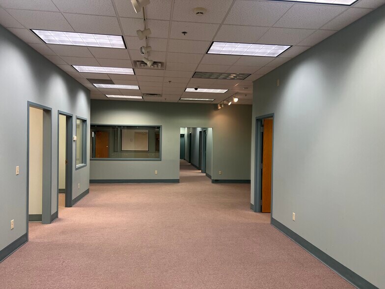 More Photos Of 59 Chennel Dr, Concord Office For Sale