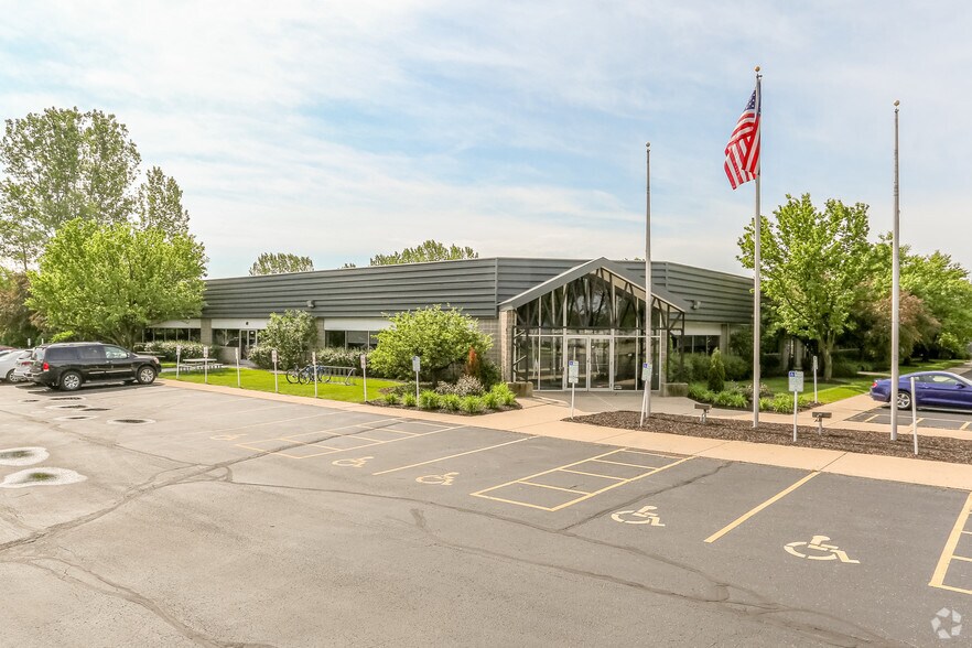 More Photos Of 2537 Daniels St, Madison Office For Lease