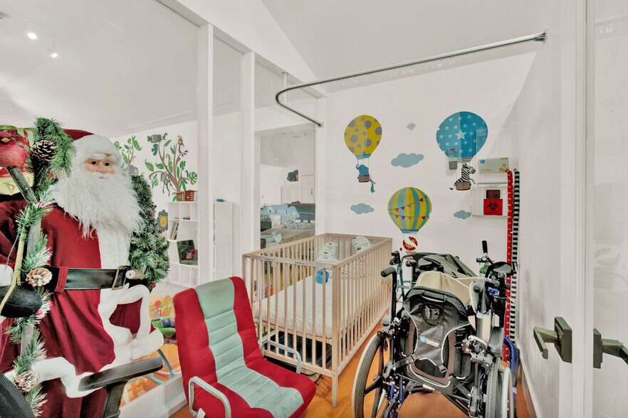 More Photos Of 2316 S Red Rd, Miami Medical For Sale