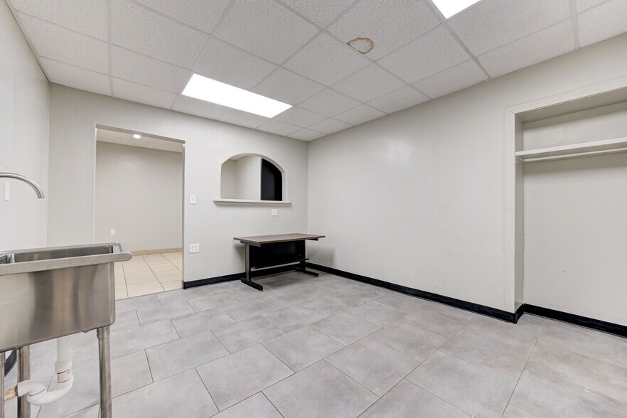 More Photos Of 324 N 19th St, Guthrie Office For Sale