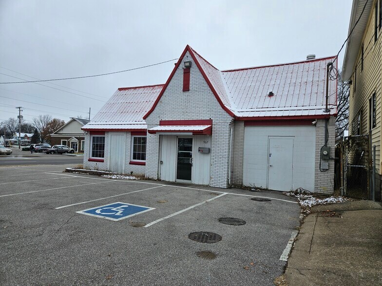 Primary Photo Of 966 Washington, Evansville Freestanding For Lease