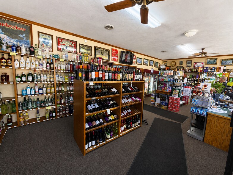 More Photos Of 404 Main St W, New Prague Freestanding For Sale