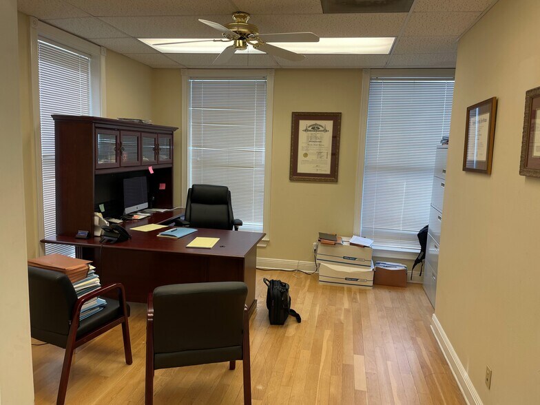 More Photos Of 4240 Canal St, New Orleans Office For Sale
