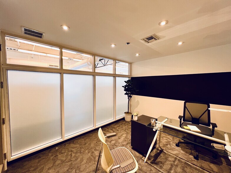 More Photos Of 10549-10555 Jefferson Blvd, Culver City Unknown For Lease