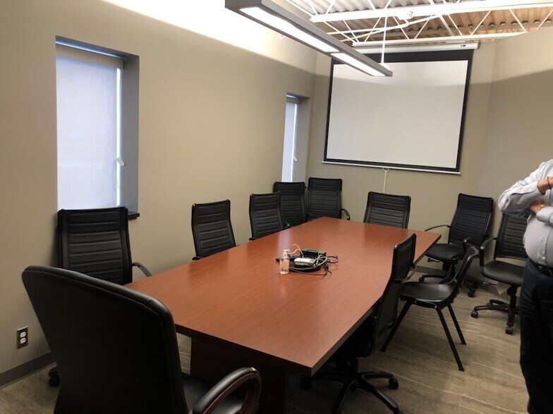 More Photos Of 312-314 Martin Luther King Jr Blvd, Evansville Office For Sale