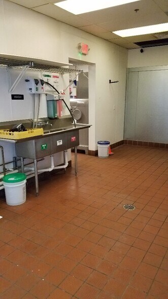 More Photos Of 3095 Talon Dr, Casper Storefront For Lease