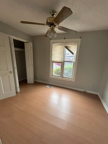 More Photos Of 722 N West St, Raleigh Bar For Lease