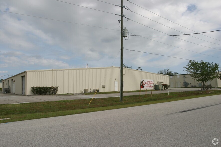More Photos Of 360 Stan Dr, Melbourne Warehouse For Lease