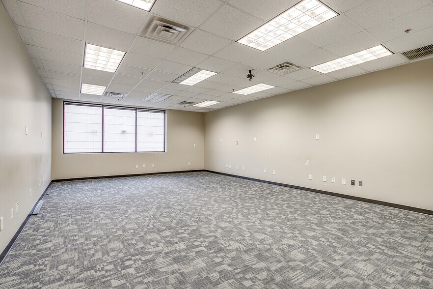 More Photos Of 10200 Plano Rd, Dallas Office For Sale