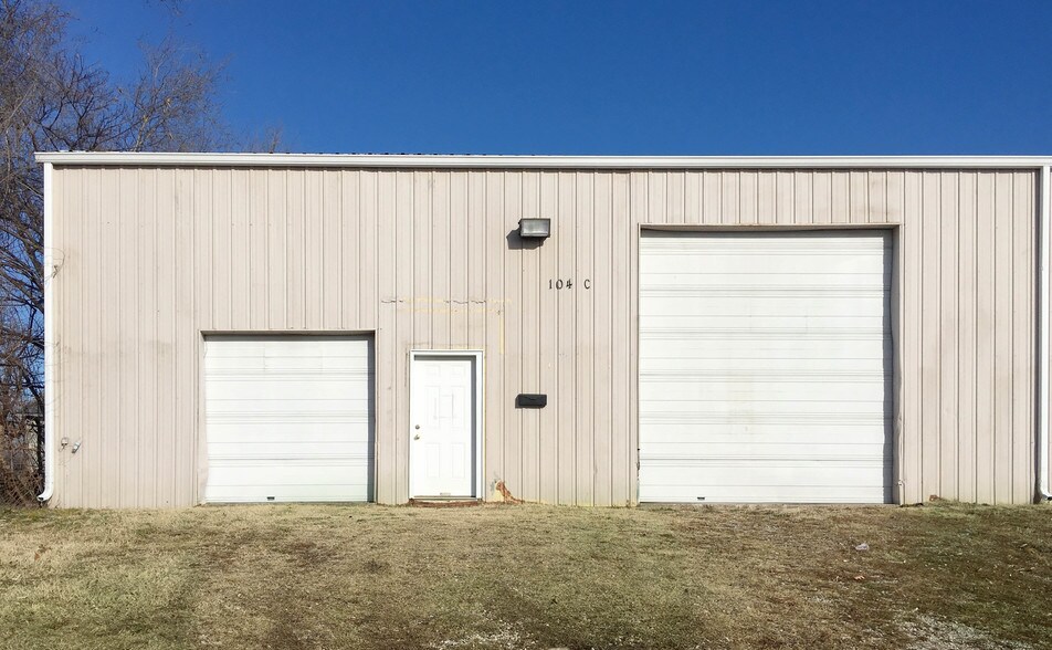 More Photos Of 1126 Old Route 66, Saint Robert Office For Sale