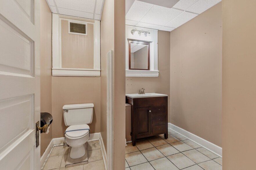 More Photos Of 904 Gallatin Ave, Nashville General Retail For Sale