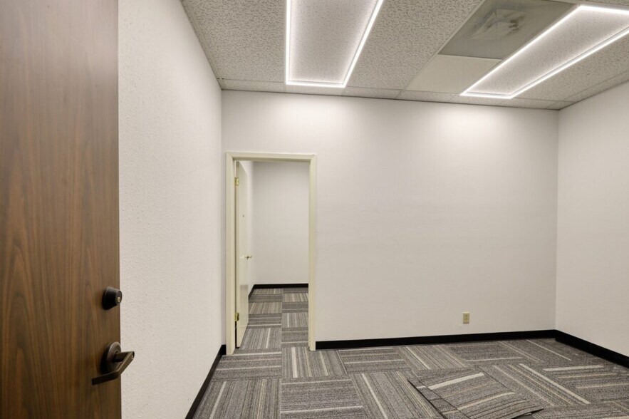 More Photos Of 2929 Mossrock Dr, San Antonio Office For Lease