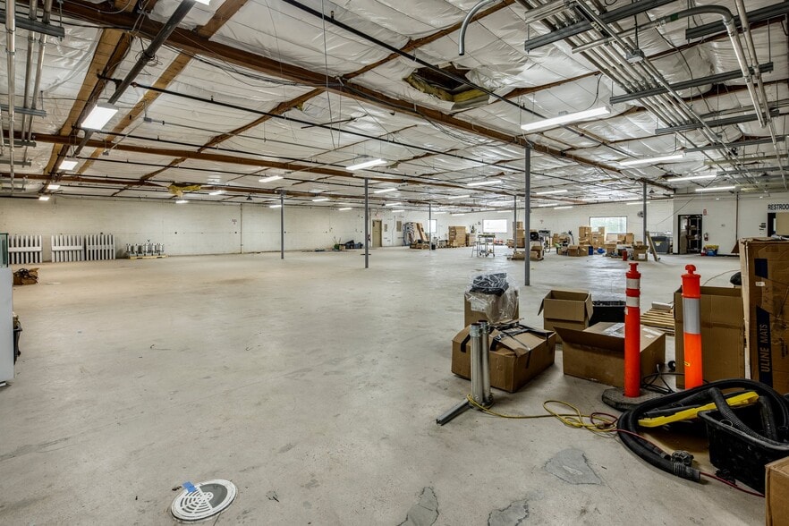 More Photos Of 951 W Watkins St, Phoenix Manufacturing For Sale