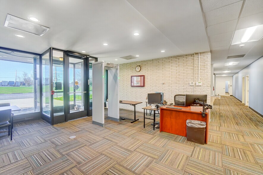 More Photos Of 2025 E 4th St, Lima Light Manufacturing For Lease