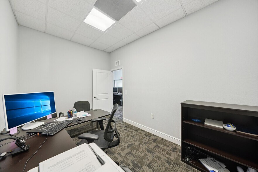 More Photos Of 3209 30th Ave S, Saint Petersburg Office For Sale