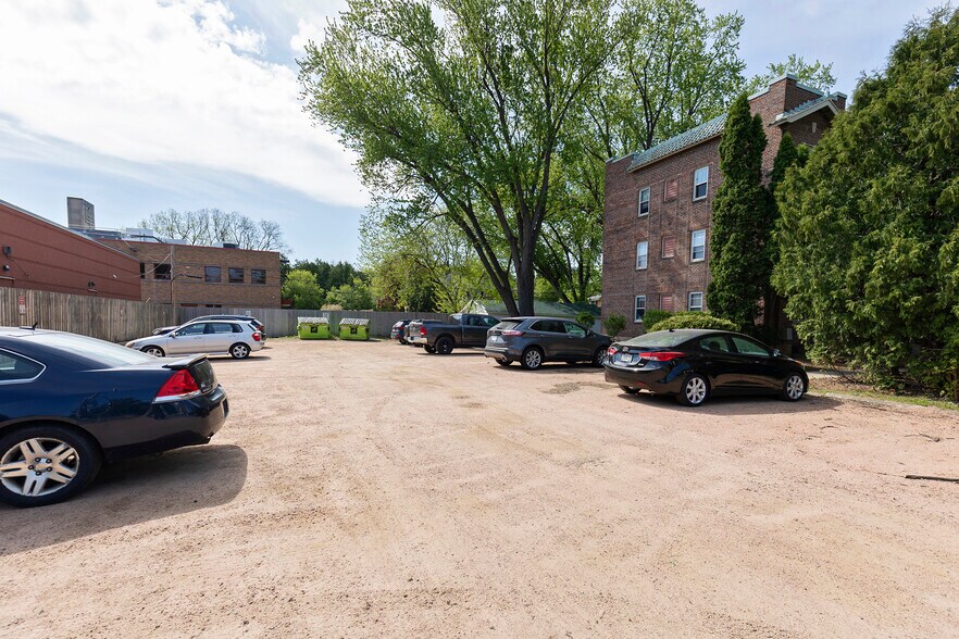 More Photos Of 2821 Monroe St, Madison Apartments For Sale